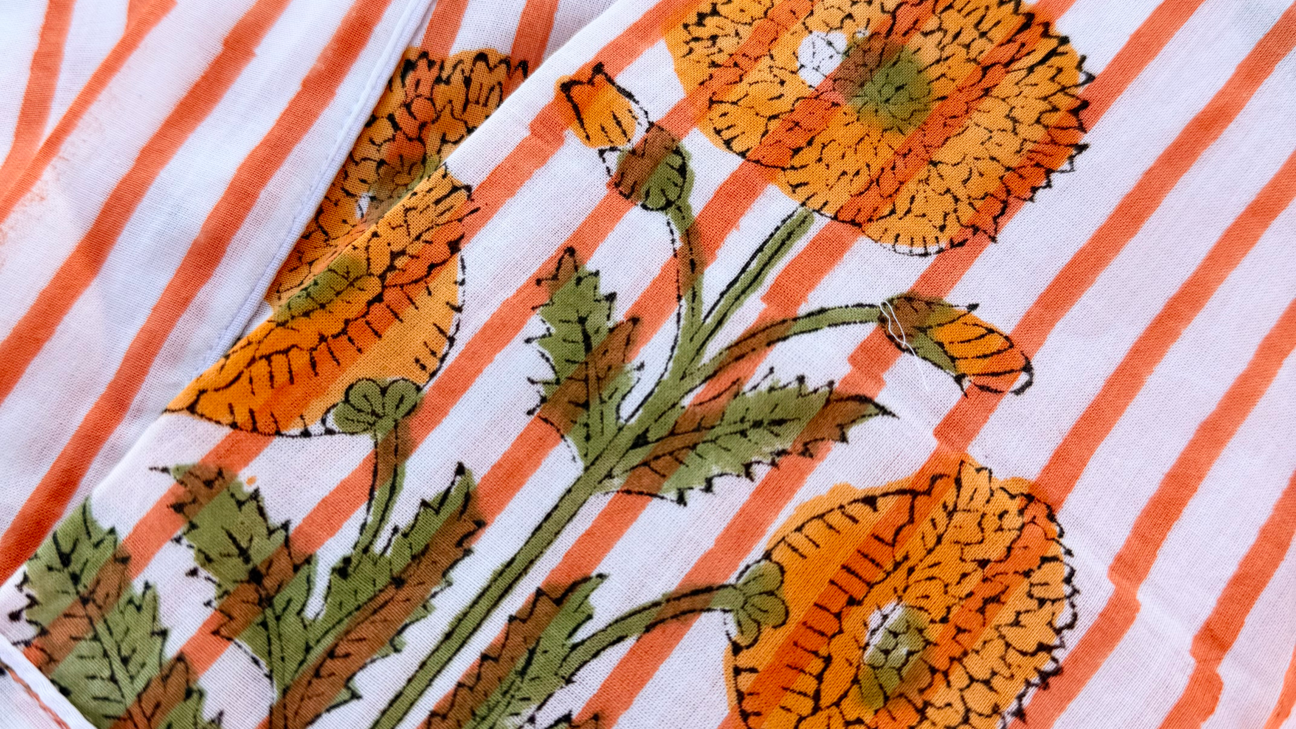 Motif fleurs : le guide ultime des tissus floraux en mode, inspiration et design textile