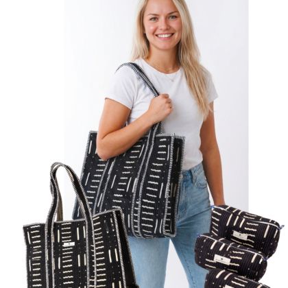 kit weekend bali avec trousses de toilettes maquillage et sac cabas en coton matelassé noir motif tendance par Bohosoleil