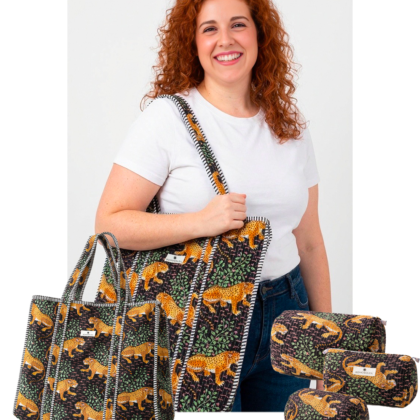 kit weekend mumbai avec trousses de toilettes maquillage et sac cabas en coton matelassé noir motif leopard jungle moderne par Bohosoleil