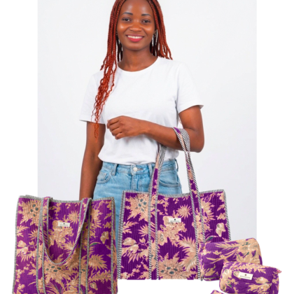 kit weekend singapour avec trousses de toilettes maquillage et sac cabas en coton matelassé violet fleurs floral par Bohosoleil